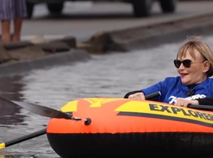 Helen Zille rows in dirty drainwater – City hurries to fix it!